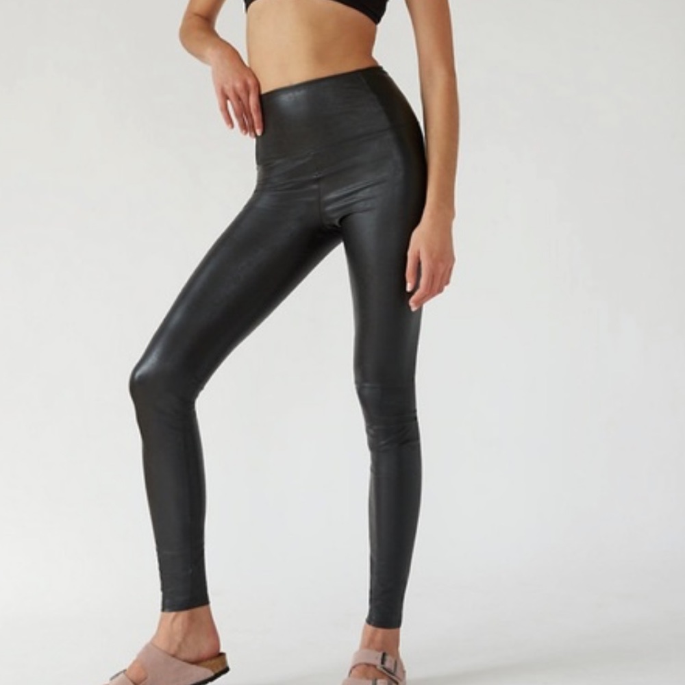 Aritzia Wilfred Free Daria Faux Leather Pant in Black. high waist